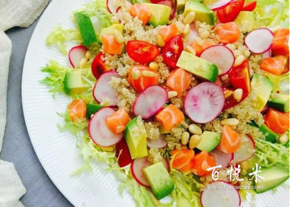 三文魚藜麥沙拉，好吃又營養(yǎng)，減肥的朋友最愛